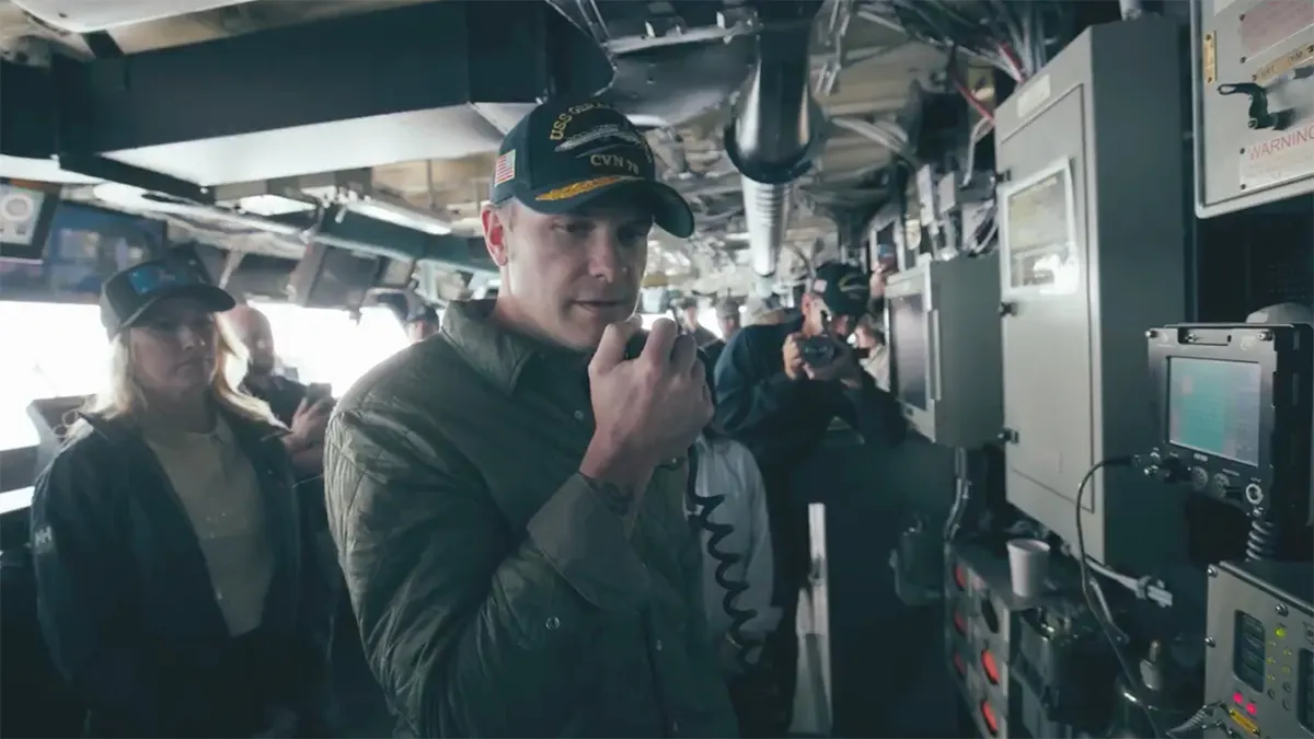 Hegseth je razgovarao s muškarcima i ženama s USS Gerald R. Ford.