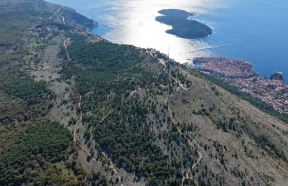 Grad − Uskoro asfalt umjesto makadama na cesti od Imperijala do Bosanke