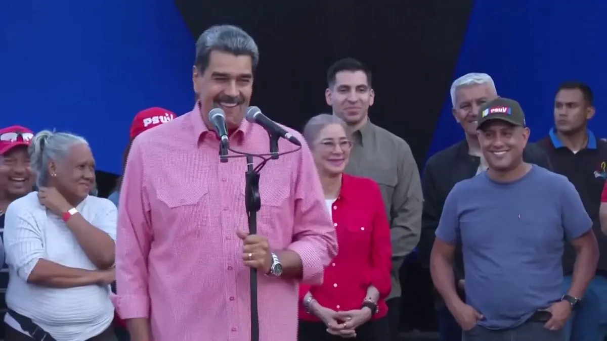 Maduro u ružičastoj majici.
