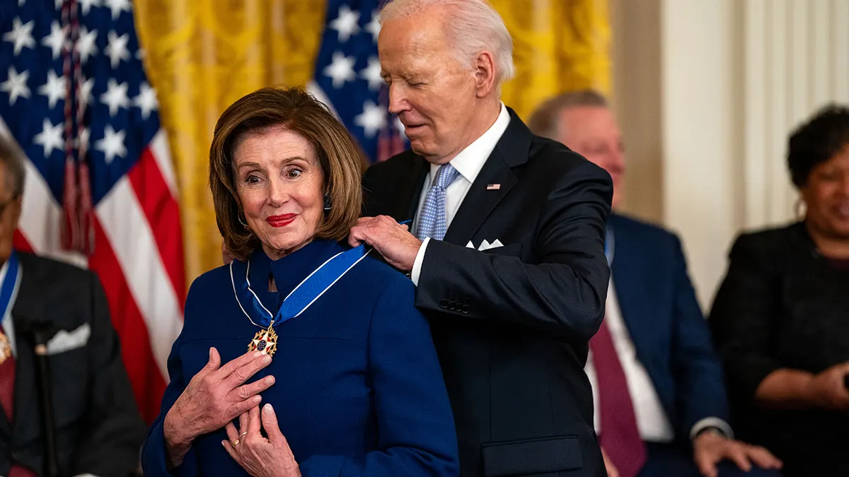 Bivši predsjednik Joe Biden i Nancy Pelosi