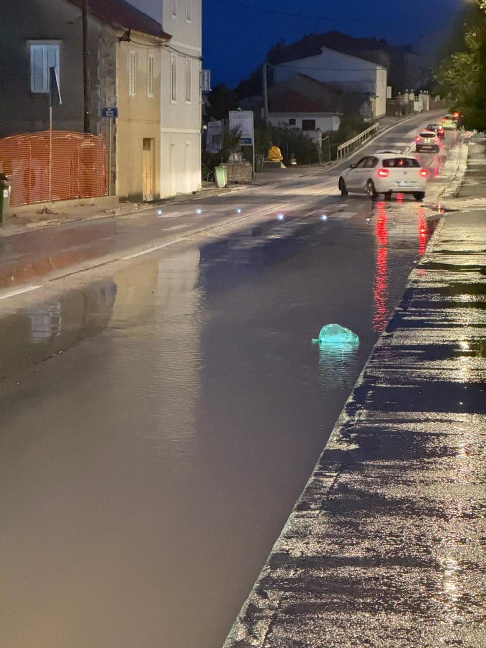 poplavljena cesta mutogras  1