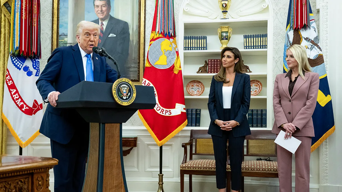 Predsjednik Donald Trump, Alina Habba i Pam Bondi u Bijeloj kući