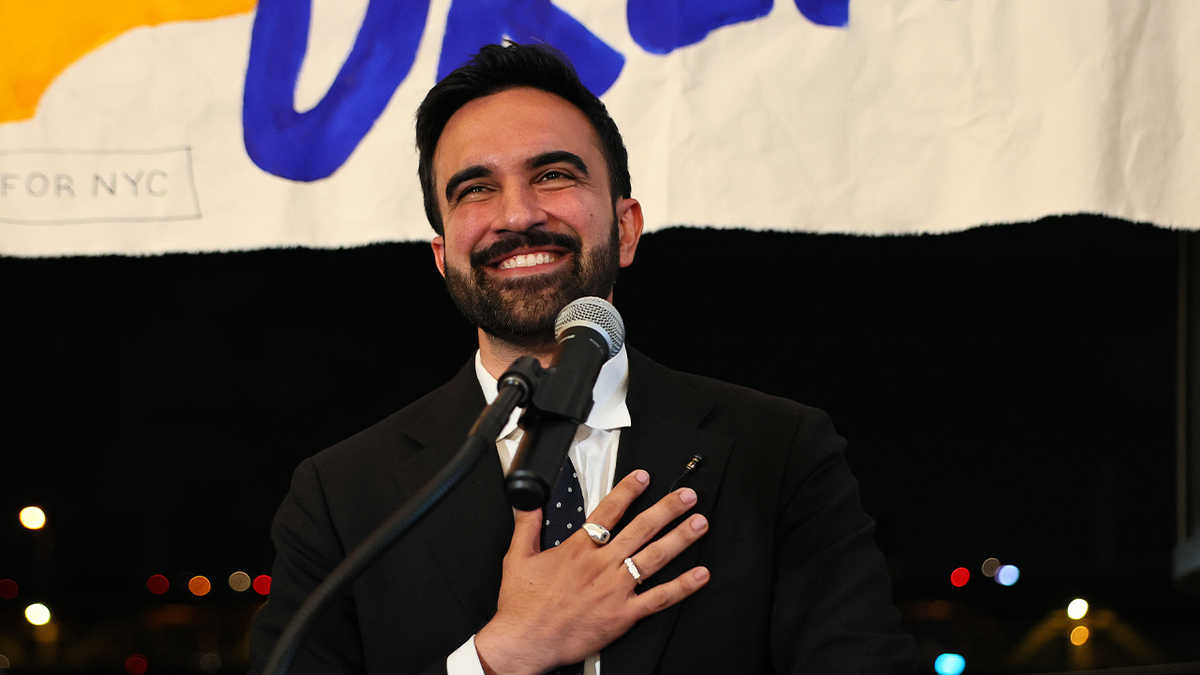 zohran mamdani govori s rukom na srcu