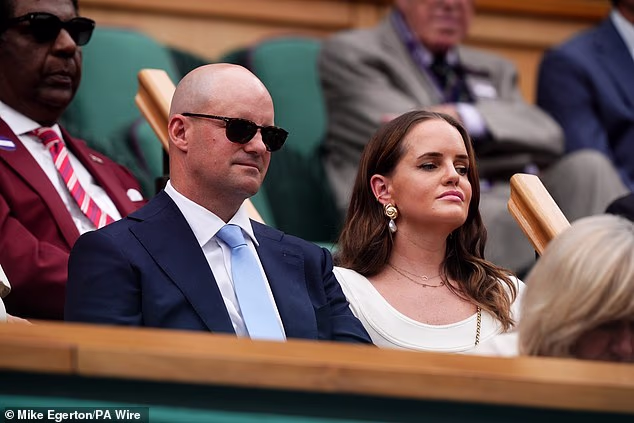Par je snimljen na ovoljetnom Wimbledonskom prvenstvu u kraljevskoj loži