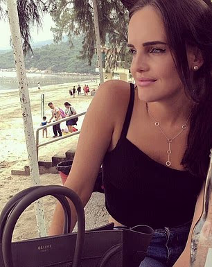 Prije je radila kao PR izvršna direktorica, a sada je direktorica tvrtke Linnaeus Fine Art Advisory Limited