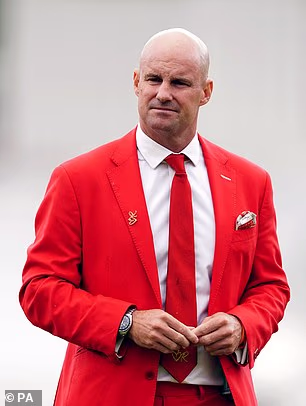 Strauss je 2019. utemeljio Zakladu Ruth Strauss u njezin spomen