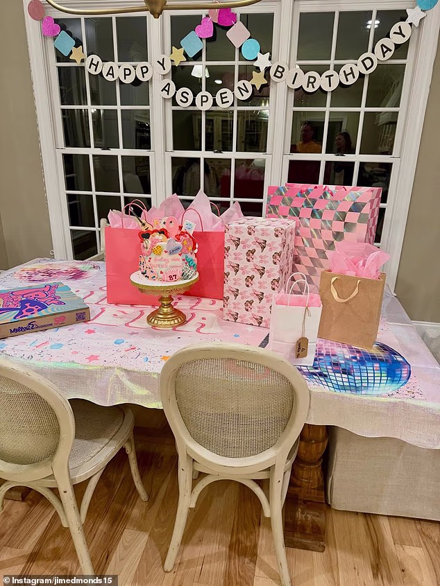 Edmonds - koji se može pohvaliti sa 149.000 pratitelja - napisao je svoj slavljenički slideshow na Instagramu: 'Kakav tjedan! Za mnogo toga treba biti zahvalan!'