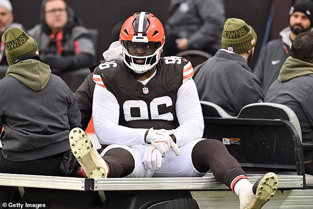 Jennings je birao riječi za Malieka Collinsa kada je odvezen zbog ozljede