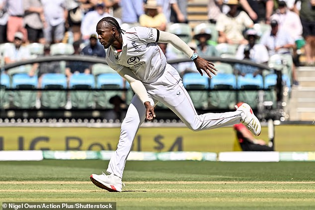 Archer je redovito prelazio 90 mph na zagušljiv dan kada su temperature dosezale 35°C