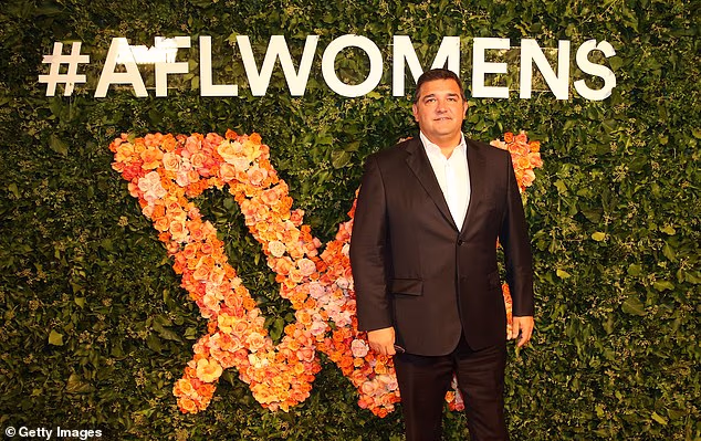 Bivši predsjednik Carlton Bluesa Mark LoGiudice upleo se u istragu silovanja viktorijanske policije kao otac drugog čovjeka - Anthonyja LoGuidicea - koji je bio u vili one noći kada je žrtva bila seksualno napadnuta