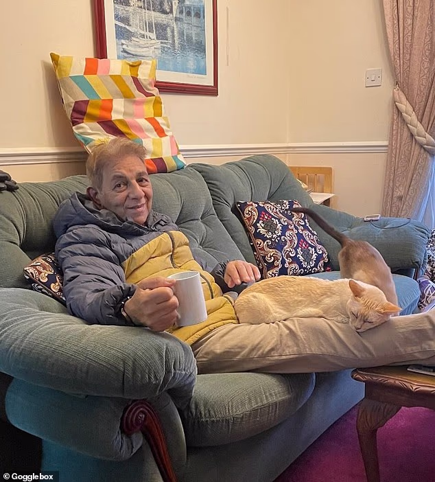 Siddiquijevi su tu od početka emisije 2013. - i bili su jedini koji su osnovali obiteljski posao povezan sa serijom pod nazivom Siddiqui Ents Ltd