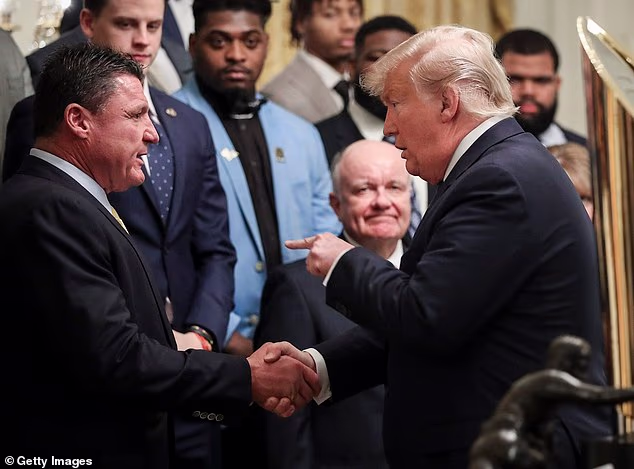 Nacionalni prvak Ed Orgeron (lijevo), prijatelj Donalda Trumpa, kaže da se Moore može oporaviti