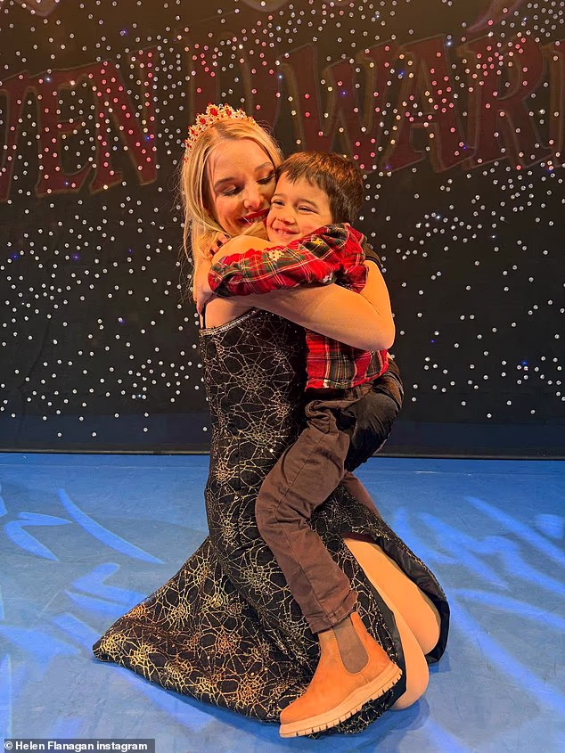 Izvor je rekao: Otkako je Scott ponovno postao samac, stvari su krenule nizbrdo. Bilo je to nekoliko mjeseci nevjerojatnih iskušenja za Helen, koja se osjeća kao da joj je petlja, a čini se da Scott to ne shvaća.