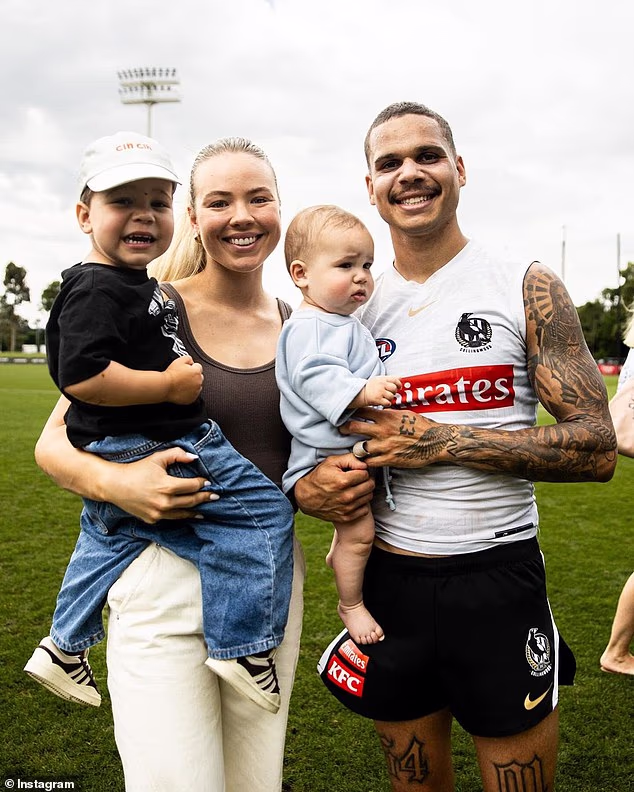 Hill je potpisao ugovor s Collingwood Magpiesima za sezonu 2026., a klub je potvrdio da on ostaje u njihovim planovima