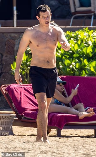 Dok je Callum pokazivao mišiće