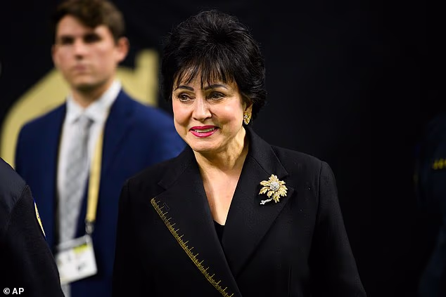 Sama gospođa Benson ima procijenjenu neto vrijednost od 7,9 milijardi dolara, prema Forbesu