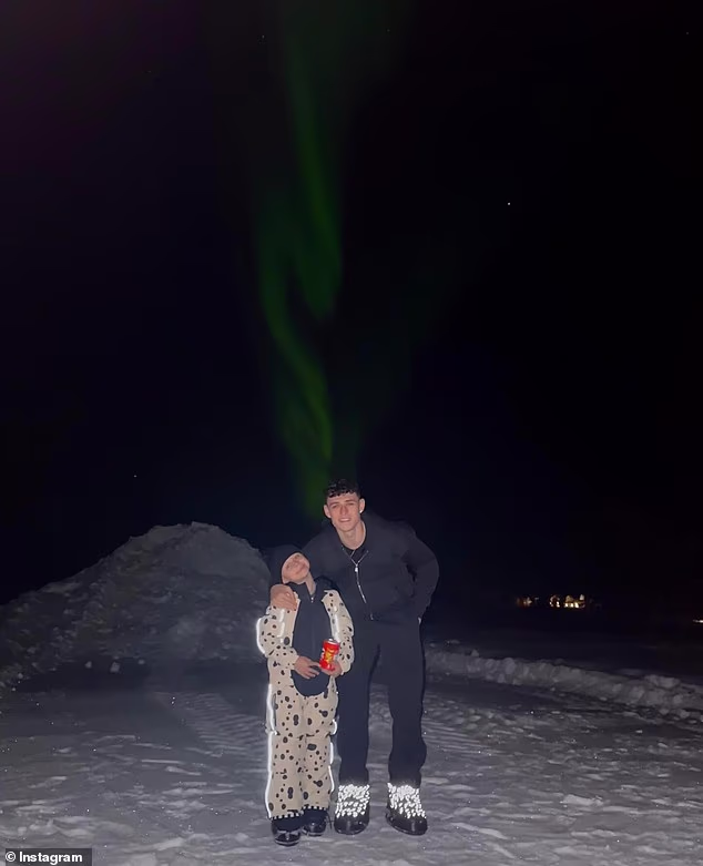 Ima troje djece - sina rođenog 2019., kćer rođenu 2021. i još jedno dijete rođeno tijekom Eura 2024. - sa svojom dugogodišnjom djevojkom Rebeccom Cooke