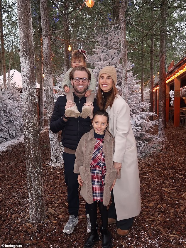 Ferne dijeli kćer Sunday iz prethodne veze i dočekala je svoje drugo dijete Finty sa svojim zaručnikom Lorrijem Hainesom