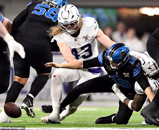 Goff je bio loša igra jer je napravio pet izgubljenih lopti - uključujući tri izgubljene lopte - u 23-10 porazu od rivala Minnesota Vikingsa koji je eliminirao Detroit iz doigravanja