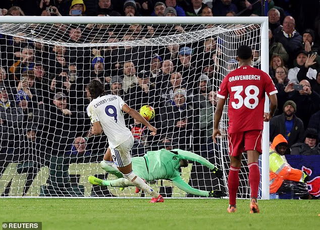 I pokrenuo je obranu Leedsa kada su 2-0 izgubili od prvaka Liverpoola, u napornoj utakmici koja je završila 3-3