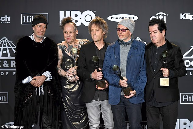 Uvedeni Michael Dempsey, Pearl Thompson, Perry Bamonte, Boris Williams, Lol Tolhurst iz The Cure nazočili svečanosti uvođenja u Kuću slavnih rock & rolla 2019.