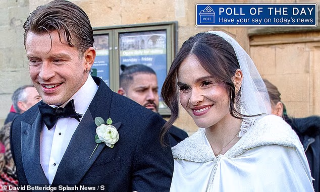 Adam i Holly slikani zajedno nakon ceremonije