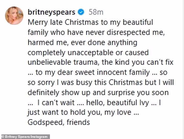 'Sretan kasni Božić mojoj prekrasnoj obitelji koja me nikada nije omalovažavala, povrijedila me, učinila nešto potpuno neprihvatljivo ili prouzročila nevjerojatnu traumu, kakvu ne možeš popraviti', napisala je