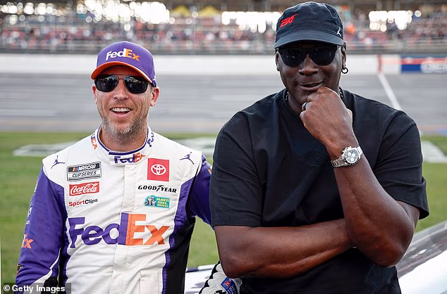 Denny Hamlin (lijevo) i Michael Jordan (desno) pokrenuli su 23XI trkaći tim 2020.
