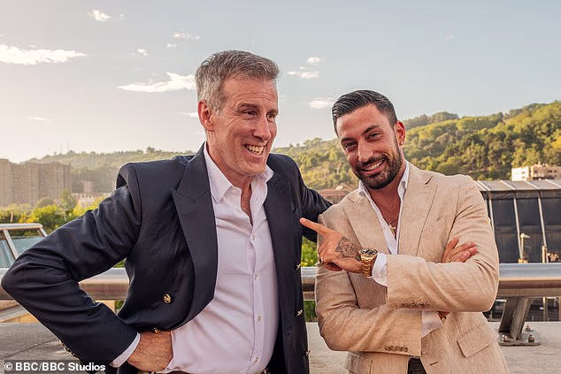 Anton Du Beke također će nastupiti, ponovno ujedinjujući prijatelje koji su nekoć zajedno glumili u njihovoj vlastitoj BBC-jevoj putopisnoj seriji prije istrage o zlostavljanju