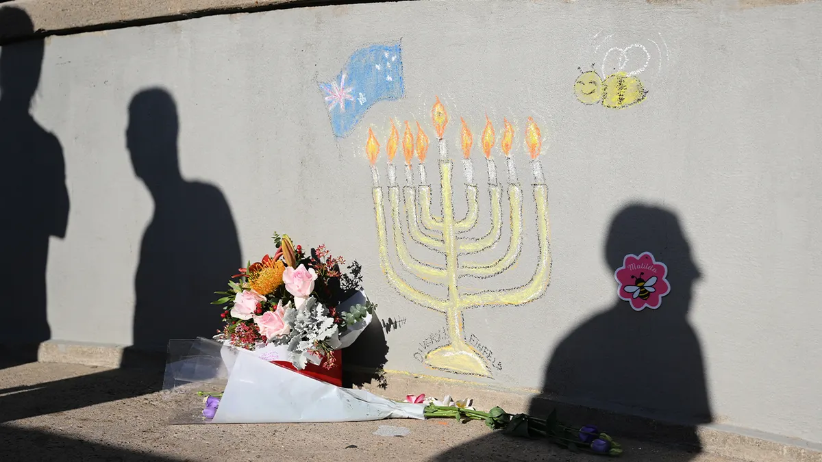 Spomenik na pješačkom mostu na plaži Bondi
