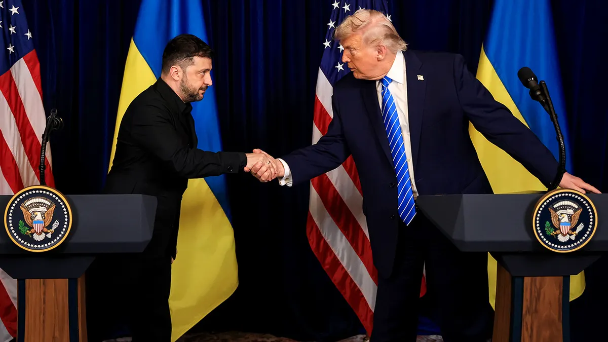 Američki predsjednik Donald Trump rukuje se s ukrajinskim predsjednikom Volodimirom Zelenskim