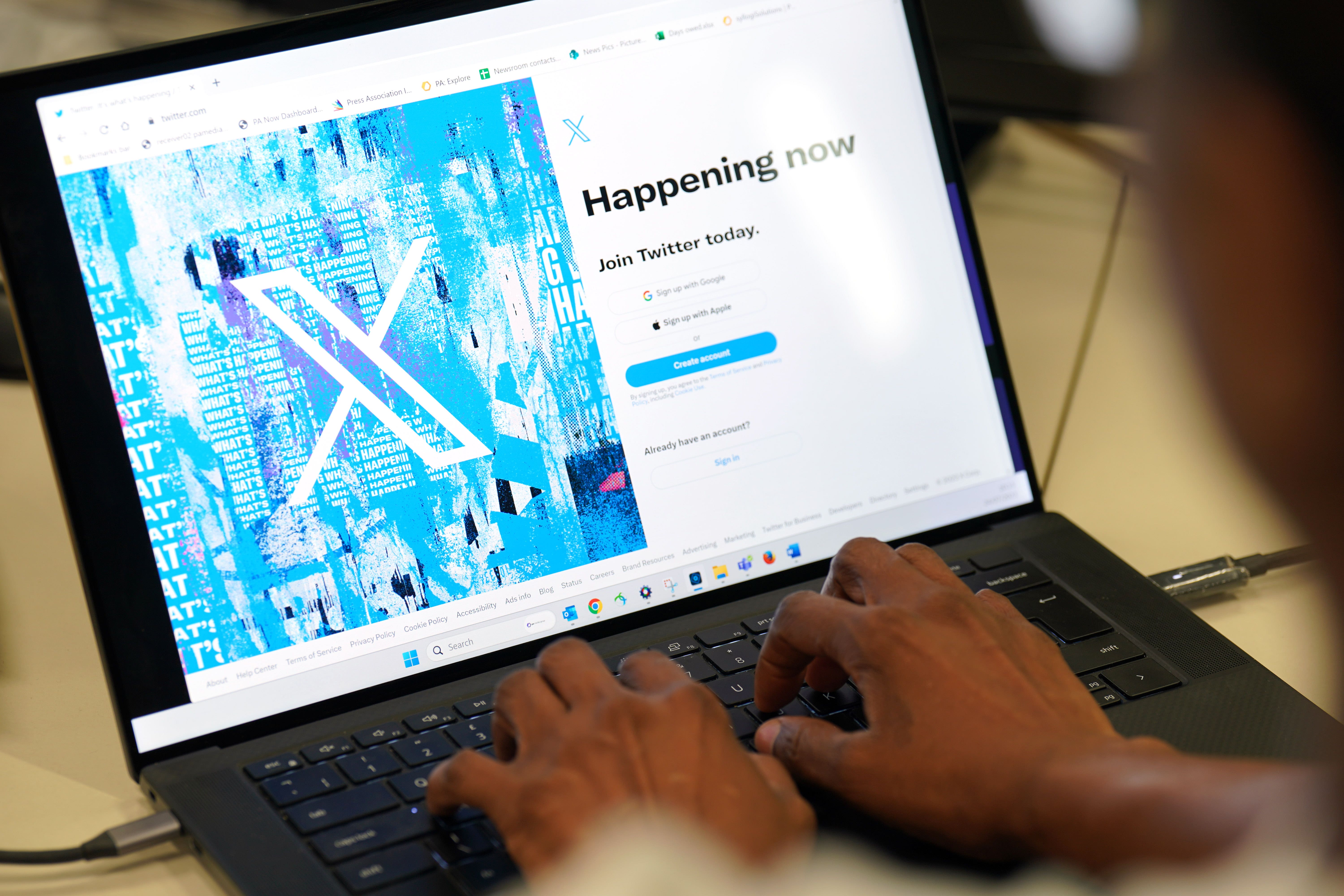 Europska komisija kaže da njezini zakoni ne ciljaju nijednu nacionalnost i da samo brani svoje digitalne i demokratske standarde