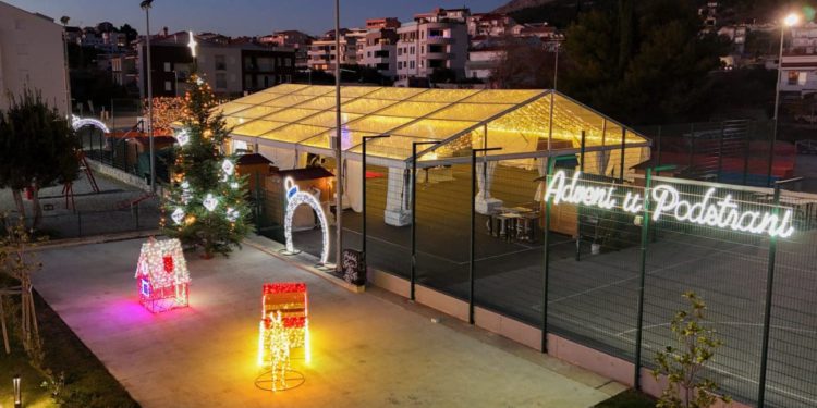 ADVENT U PODSTRANI Veliki adventski šator spreman za otvorenje