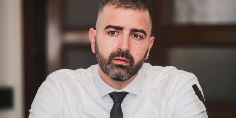 Asistenti grada Splita zahvalili Matijeviću zbog povećanja satnice asistentima u nastavi, pitaju se kada će isto napraviti Županija