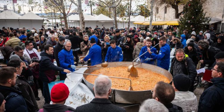 BADNJAK U SPLITU 5000 porcija bakalara u “mega teći”