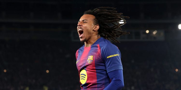 Barcelona, ​​​​Koundè se vraća u Benin i igra se bos s djecom svog grada