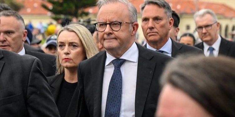 Bdijenje na plaži Bondi izviždano premijeru Anthonyju Albaneseu