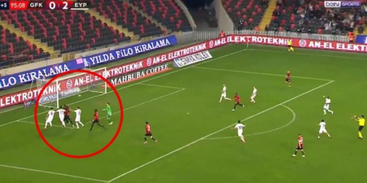 Boateng zabija u prazan gol