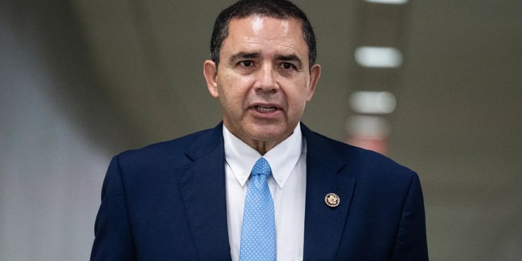 Borbeni demokrat Henry Cuellar kaže da ga je Trumpovo pomilovanje uhvatilo nespremnog