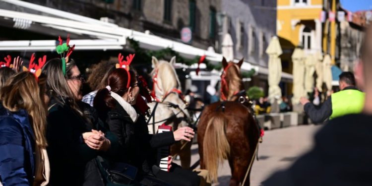 Božićno koledanje vraća duh tradicije u Sinj