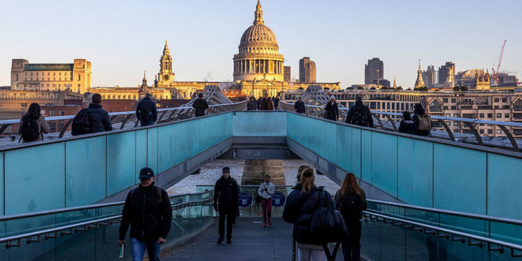 Britanci sve siromašniji – izvještaj — RT Business News