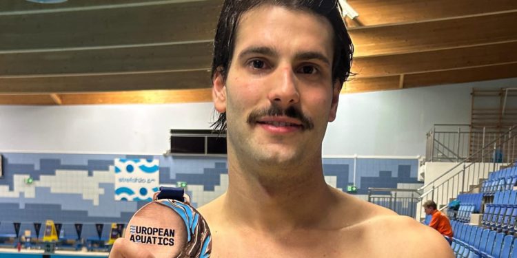 Brončana hrvatska štafeta na EP u plivanju u malim bazenima