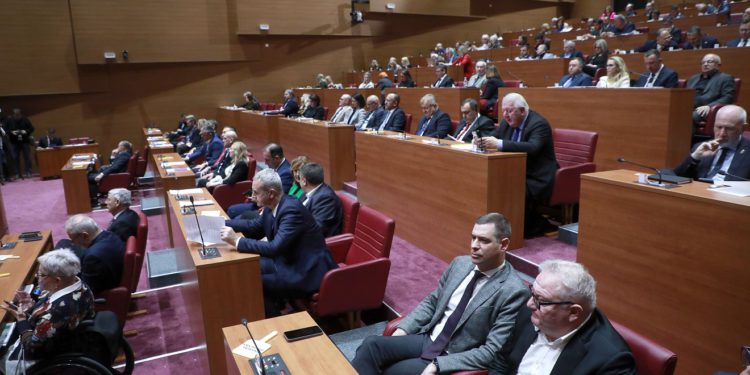Burno u Saboru, prošli Bačićevi zakoni, Jandroković gubio živce: ‘Lažete i mutite vodu’