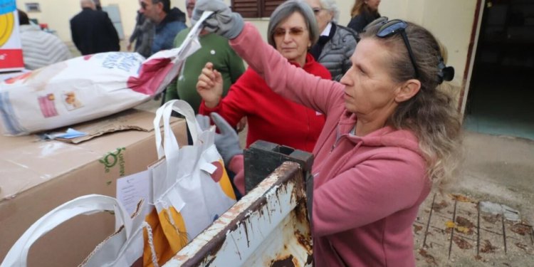 Čak 258 obitelji s otoka Vira doniralo je hranu i potrepštine za korisnike Pučke kuhinje sveti Vinko Paulski u Zadru