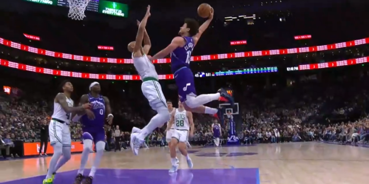 Clayton Jr, ludo zakucavanje Derricka Whitea: razlika je impresivna