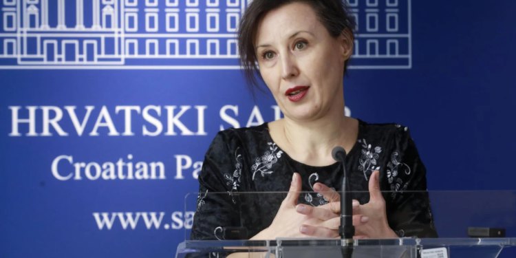 Dalija Orešković nakon napada na Radetu: “Privilegirani komunistički sinovi poput Plenkovića izručili Hrvatsku proustašama”