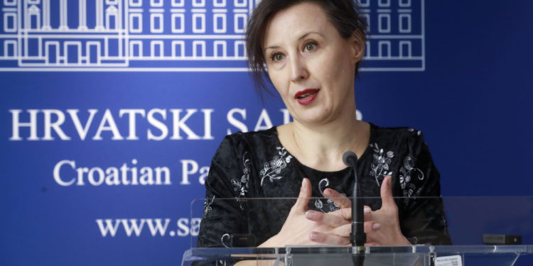 Dalija se žestoko obrušila na molitelje, nazvala ih prijetnjom: ‘Kad već Crkva šuti’
