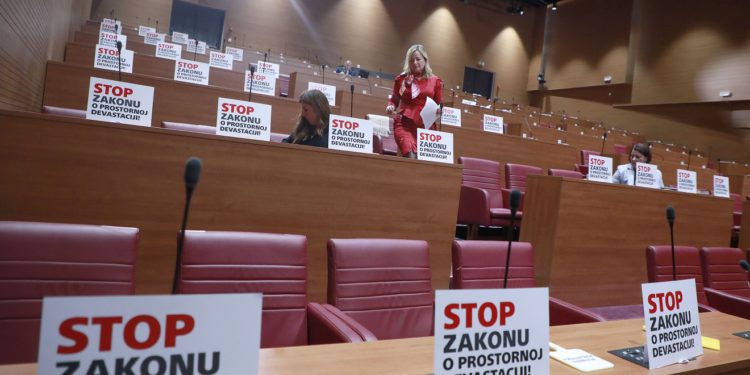 Danas u Saboru glasanje o ‘Bačićevim zakonima’, zastupnici idu na zimske praznike