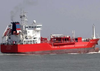 Devet pomoraca oteto s LPG tankera