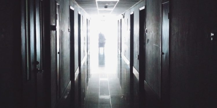 Dio stropa se urušio na pacijenta u WC-u dalmatinske bolnice